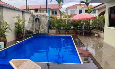 VENTA  CASA ESQUINERA  SAMBORONDON  PISCINA /JACUZZI URB ESTANCIAS DEL RIO (OF)