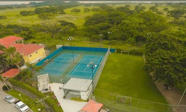 VENTA  CASA ESQUINERA  SAMBORONDON  PISCINA /JACUZZI URB ESTANCIAS DEL RIO (OF)