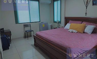 VENTA  CASA ESQUINERA  SAMBORONDON  PISCINA /JACUZZI URB ESTANCIAS DEL RIO (OF)