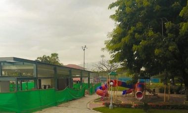 VENTA  CASA ESQUINERA  SAMBORONDON  PISCINA /JACUZZI URB ESTANCIAS DEL RIO (OF)