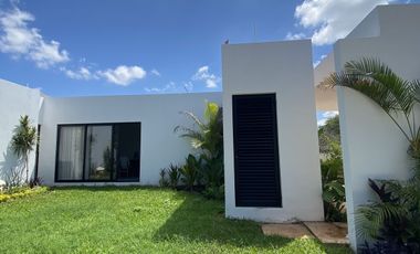 CASA EN VENTA MERIDA 1 PISO 1 RECAMARAS EN PRIVADA CAMPOCIELO YUCATAN