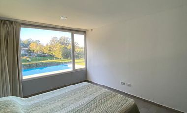 Moderna Casa en venta en Sierra de Los Padres con pileta