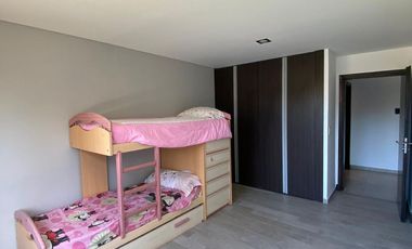 Moderna Casa en venta en Sierra de Los Padres con pileta