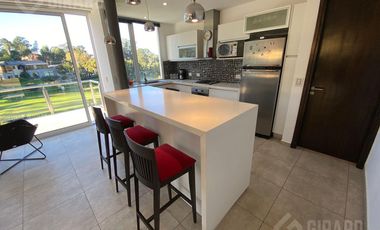 Moderna Casa en venta en Sierra de Los Padres con pileta