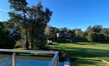 Moderna Casa en venta en Sierra de Los Padres con pileta