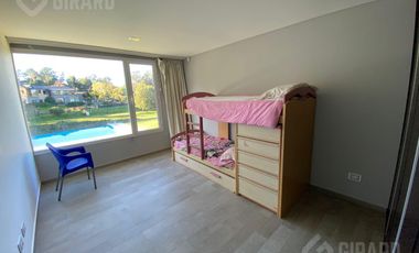 Moderna Casa en venta en Sierra de Los Padres con pileta