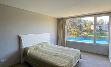 Moderna Casa en venta en Sierra de Los Padres con pileta