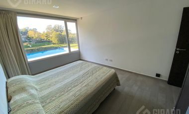 Moderna Casa en venta en Sierra de Los Padres con pileta