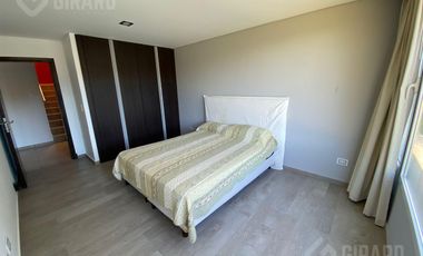 Moderna Casa en venta en Sierra de Los Padres con pileta