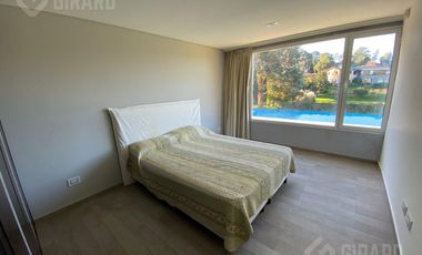 Moderna Casa en venta en Sierra de Los Padres con pileta