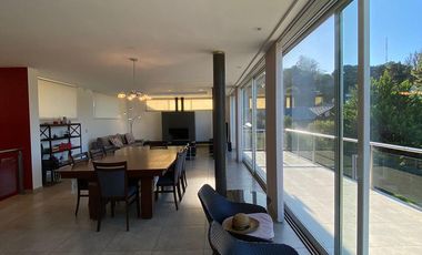 Moderna Casa en venta en Sierra de Los Padres con pileta