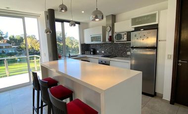 Moderna Casa en venta en Sierra de Los Padres con pileta