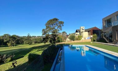 Moderna Casa en venta en Sierra de Los Padres con pileta