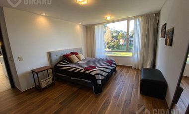 Moderna Casa en venta en Sierra de Los Padres con pileta