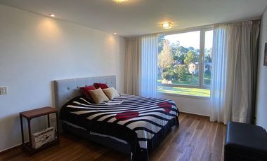 Moderna Casa en venta en Sierra de Los Padres con pileta
