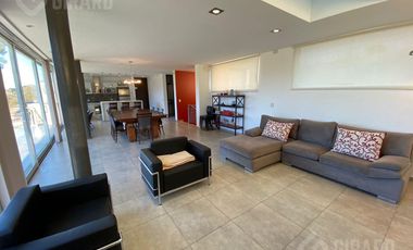 Moderna Casa en venta en Sierra de Los Padres con pileta