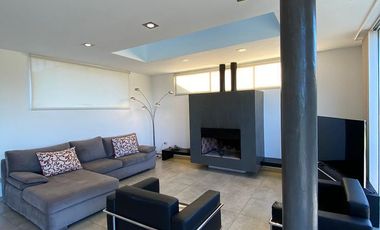 Moderna Casa en venta en Sierra de Los Padres con pileta