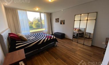 Moderna Casa en venta en Sierra de Los Padres con pileta
