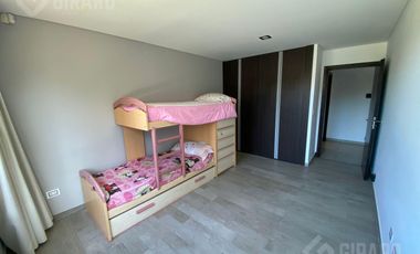 Moderna Casa en venta en Sierra de Los Padres con pileta