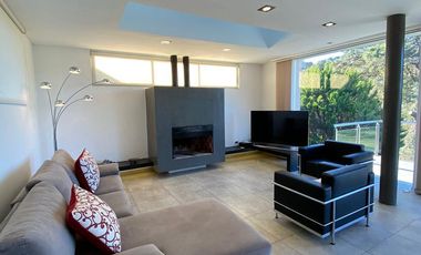 Moderna Casa en venta en Sierra de Los Padres con pileta