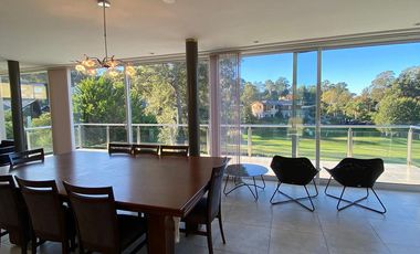 Moderna Casa en venta en Sierra de Los Padres con pileta