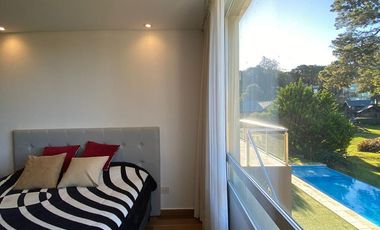Moderna Casa en venta en Sierra de Los Padres con pileta