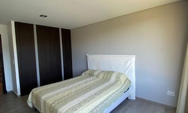 Moderna Casa en venta en Sierra de Los Padres con pileta
