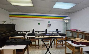 Casa con uso de suelo para Colegio en Venta en PASEOS DE TAXQUEÑA