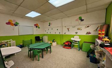 Casa con uso de suelo para Colegio en Venta en PASEOS DE TAXQUEÑA