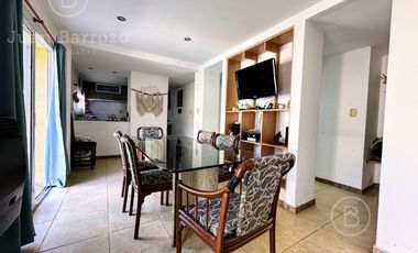 Casa en venta en Temperley: 2 dormitorios, garage cubierto, quincho y patio.