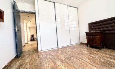 Casa en venta en Temperley: 2 dormitorios, garage cubierto, quincho y patio.