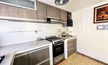 Casa en venta en Temperley: 2 dormitorios, garage cubierto, quincho y patio.