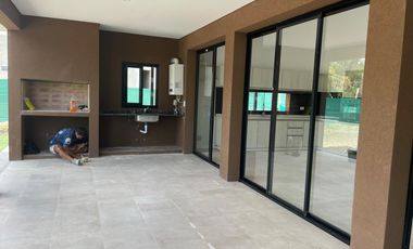 Reservada!! Excelente propiedad en barrio Los Alcanfores