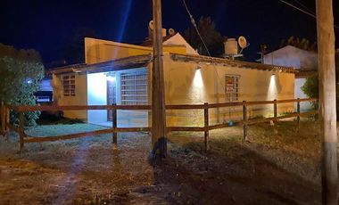 Casa en venta - 2 Dormitorios 1 Baño - 380Mts2 - San Clemente del Tuyú