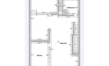 Edificio de tres plantas  para reciclar en vivienda.