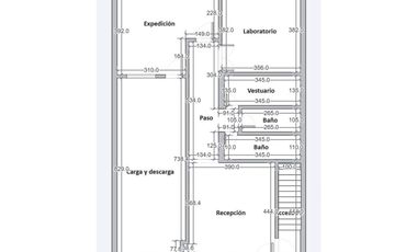 Edificio de tres plantas  para reciclar en vivienda.