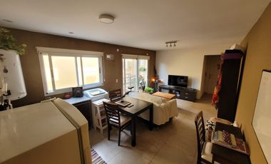 Moderno y luminoso Depto 2 ambientes con balcón al contrafrente. A 2 cuadras de Av. B Mitre. APTO CREDITO.