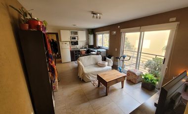 Moderno y luminoso Depto 2 ambientes con balcón al contrafrente. A 2 cuadras de Av. B Mitre. APTO CREDITO.