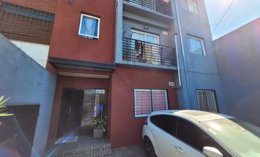 Moderno y luminoso Depto 2 ambientes con balcón al contrafrente. A 2 cuadras de Av. B Mitre. APTO CREDITO.