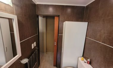 Moderno y luminoso Depto 2 ambientes con balcón al contrafrente. A 2 cuadras de Av. B Mitre. APTO CREDITO.