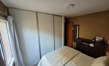 Moderno y luminoso Depto 2 ambientes con balcón al contrafrente. A 2 cuadras de Av. B Mitre. APTO CREDITO.