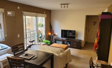 Moderno y luminoso Depto 2 ambientes con balcón al contrafrente. A 2 cuadras de Av. B Mitre. APTO CREDITO.