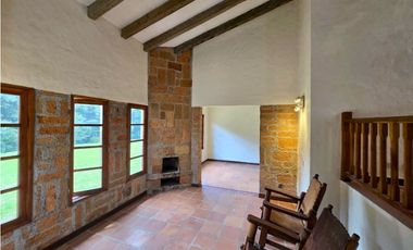 Venta Finca Independiente Alto Palmas SIN PEAJE INMERSA EN BOSQUE