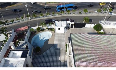 En venta casa frente a puerto de Manta, ideal para hotel.