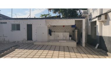 En venta casa frente a puerto de Manta, ideal para hotel.