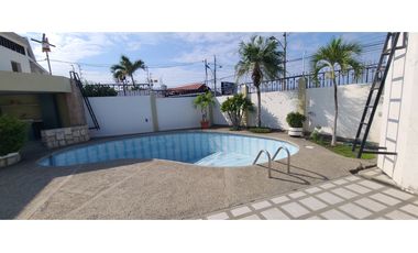 En venta casa frente a puerto de Manta, ideal para hotel.