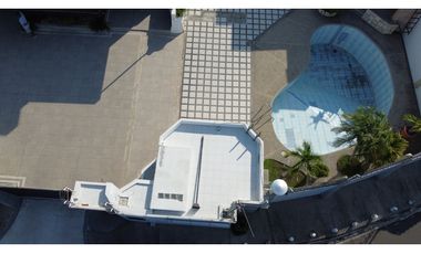 En venta casa frente a puerto de Manta, ideal para hotel.