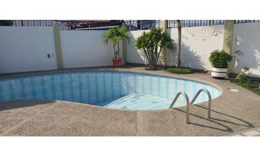 En venta casa frente a puerto de Manta, ideal para hotel.
