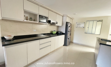 VENDO CASA REMODELADA EN PONTEVEDRA