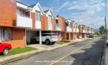 VENDO CASA REMODELADA EN PONTEVEDRA
